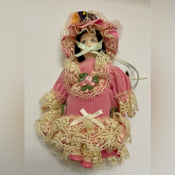 Vintage Danburry Mint-The Ladies of Fashion Dolls- Christmas Ornaments # 9 - Picture 8 of 12